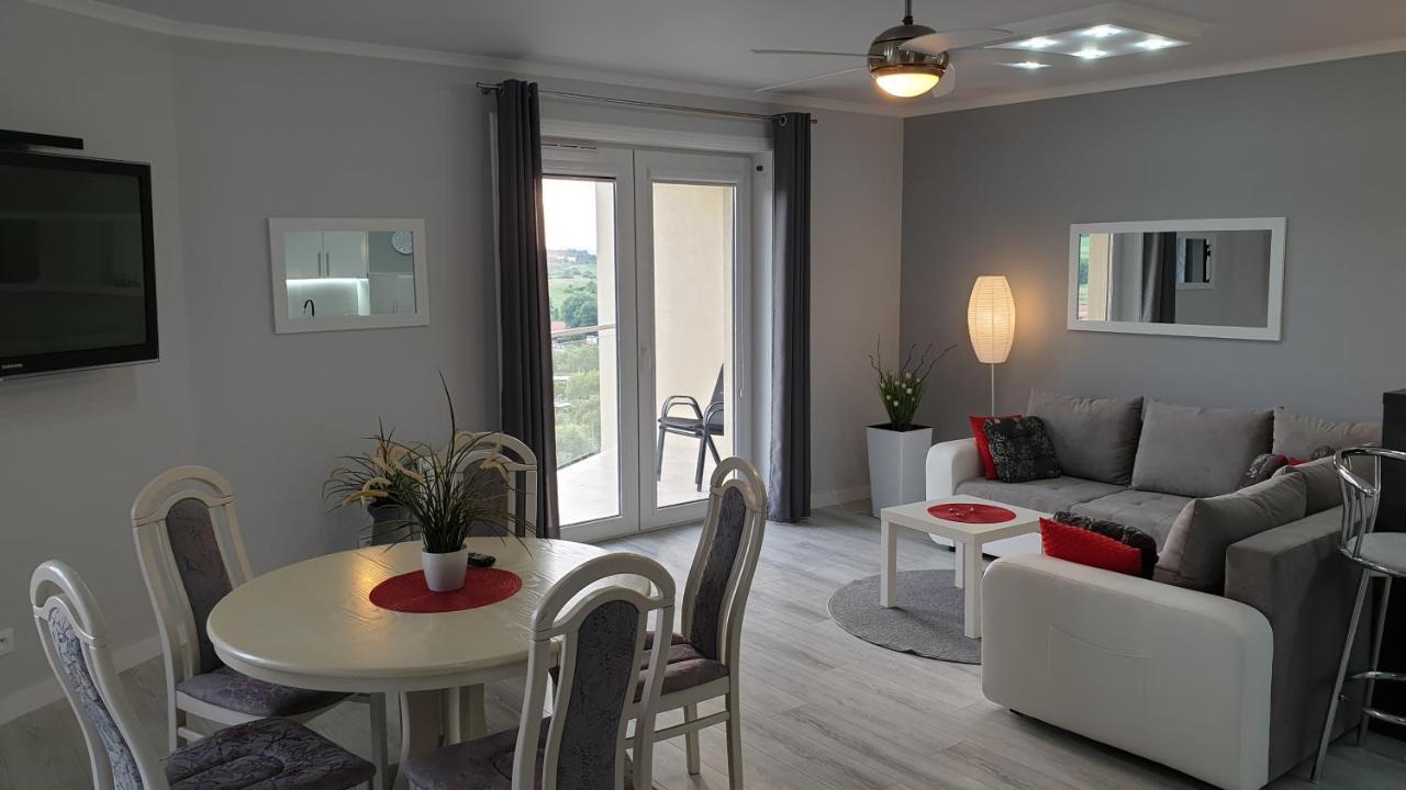 Apartamenty Podzamcze Walbrzych Bagian luar foto